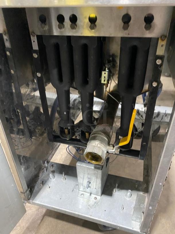 NEW! SCRATCH-N-DENT! Asber Commercial Stainless Steel Natural Gas Powered Deep Fat Fryer! With New Fryer Baskets & Basket Hanger! Model: AEF 40-50! On Casters! - Image 6 of 8