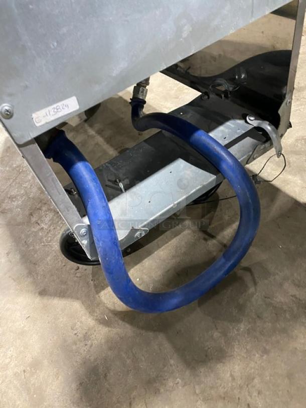 NEW! SCRATCH-N-DENT! Asber Commercial Stainless Steel Natural Gas Powered Deep Fat Fryer! With New Fryer Baskets & Basket Hanger! Model: AEF 40-50! On Casters! - Image 8 of 8