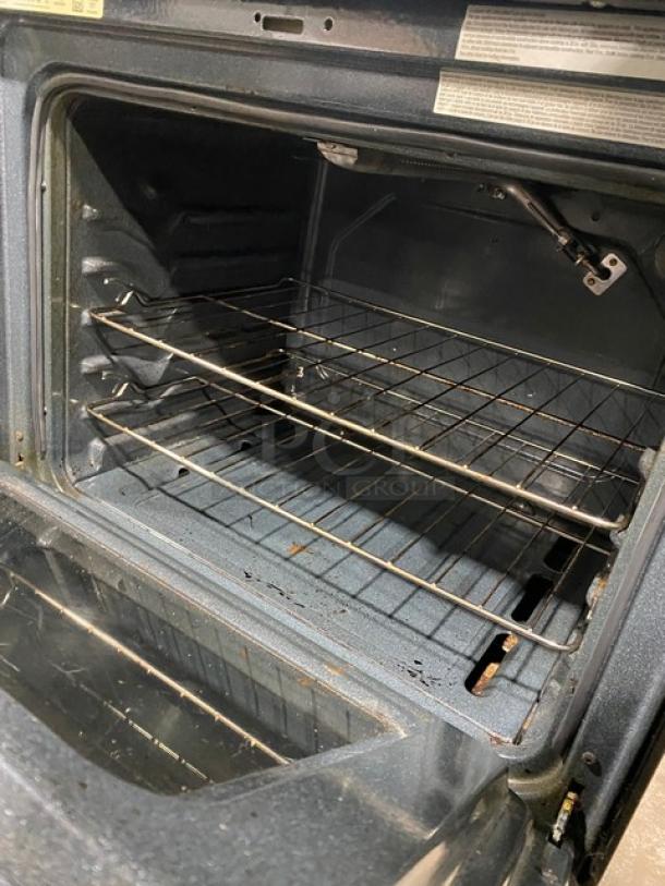 Amana Commercial Stainless Steel/Black Coated Natural Gas Powered Free-Standing 4 Burner Range & Oven Combo! With Wire Oven Racks! - Image 7 of 9