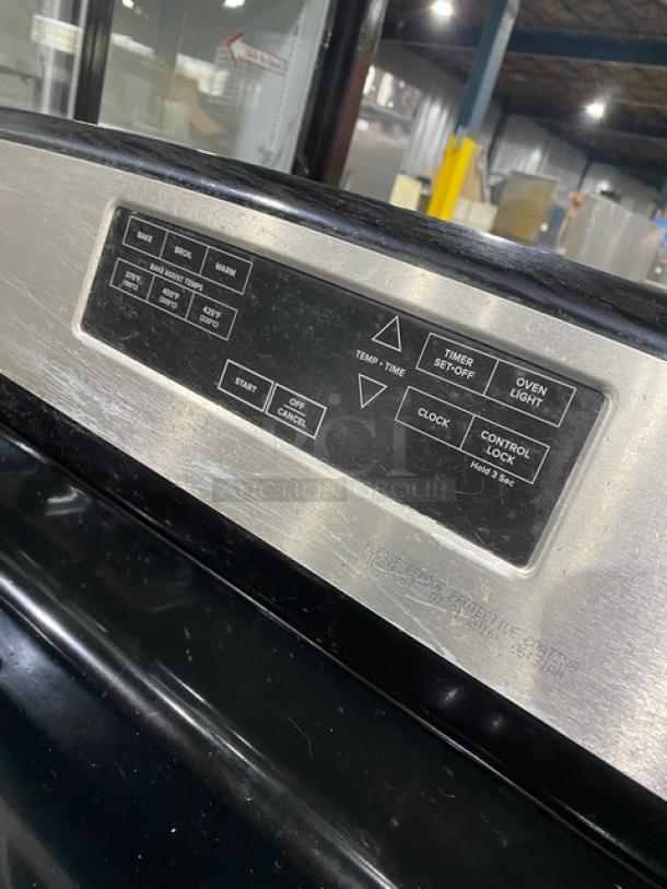 Amana Commercial Stainless Steel/Black Coated Natural Gas Powered Free-Standing 4 Burner Range & Oven Combo! With Wire Oven Racks! - Image 8 of 9