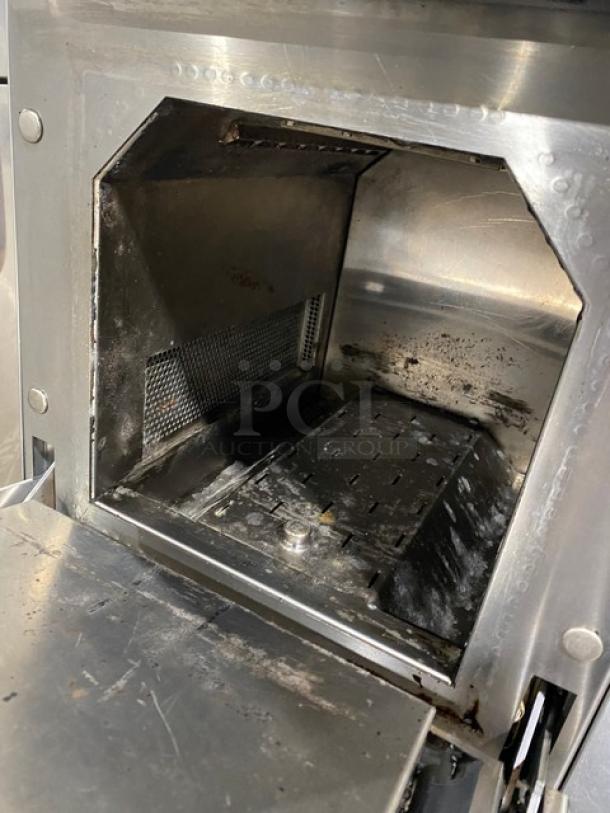 MerryChef Commercial Stainless Steel Electric Powered Ventless Countertop High Speed Turbo Convection Oven! With Easy Touch Control Pad! Model: Eikon E2 SN: 1505213090379! 208/240V 1 Phase!  On Legs! - Image 5 of 8