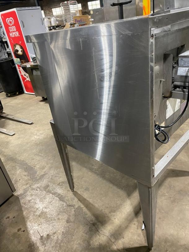 Blodgett Commercial Stainless Steel Natural Gas Powered Single Stack Convection Oven! With Wire Oven Racks! SN: 052913XG007Z! On Legs! - Image 4 of 8