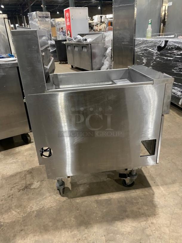 Pitco Solstice Supreme Series Commercial Stainless Steel Natural Gas Powered 75Lb Deep Fat Fryer! Energy Star Certified! With Backsplash & Basket Hanger! Model: SSH75 SN: G18CB091290! 115V! On Casters! - Image 2 of 6