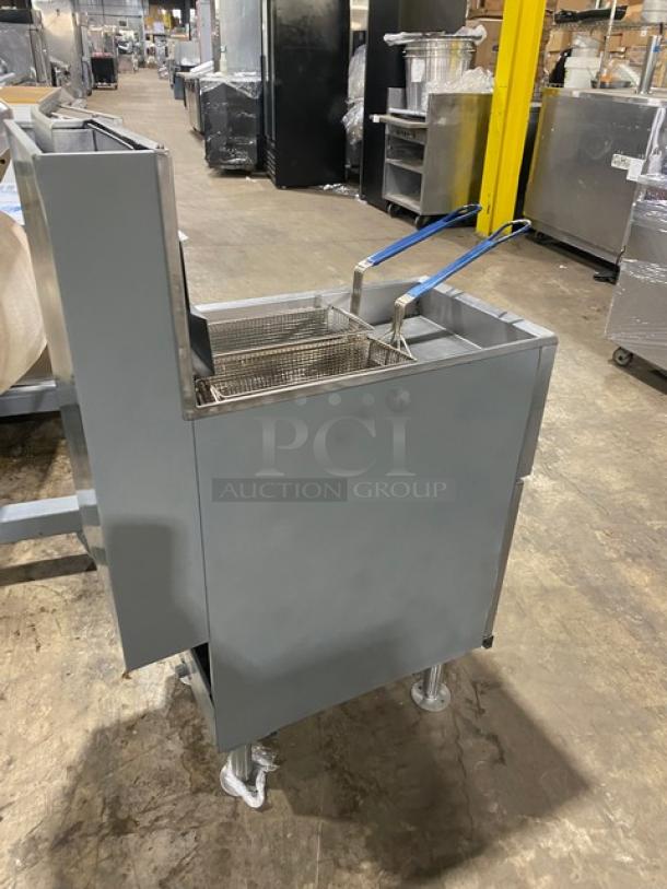 Pitco Commercial Stainless Steel Natural Gas Powered Deep Fat Fryer! With Back Splash & Basket Hanger! With Fryer Baskets! Model: 35C SN: G15AC081119! On Legs! - Image 3 of 8