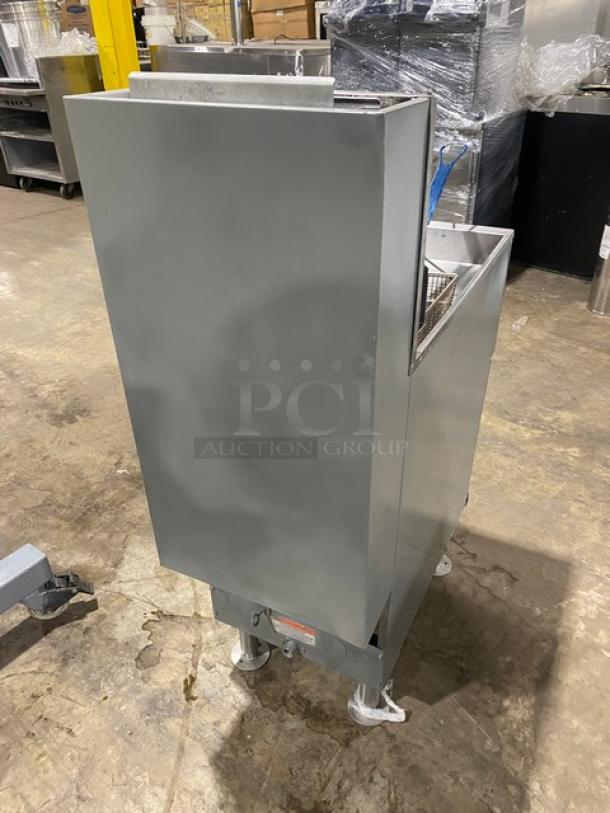 Pitco Commercial Stainless Steel Natural Gas Powered Deep Fat Fryer! With Back Splash & Basket Hanger! With Fryer Baskets! Model: 35C SN: G15AC081119! On Legs! - Image 4 of 8