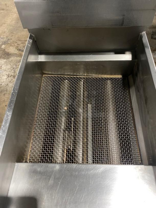 Pitco Commercial Stainless Steel Natural Gas Powered Deep Fat Fryer! With Back Splash & Basket Hanger! With Fryer Baskets! Model: 35C SN: G15AC081119! On Legs! - Image 5 of 8