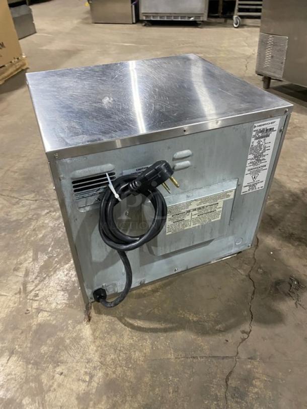 Merrychef! 2021! Commercial Stainless Steel Electric Powered Countertop Rapid Cook Oven! With EasyTouch Icon-Driven Touchscreen! With Baking/Roasting Pan! Model: Eikon E3 SN: 2101213091916! 208/240V 2 Phase +GND! - Image 3 of 8