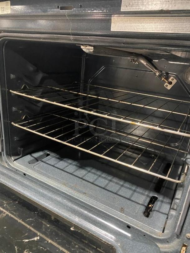 Amana Commercial Stainless Steel/Black Coated Natural Gas Powered Free-Standing 4 Burner Range & Oven Combo! With Wire Oven Racks! - Image 8 of 10