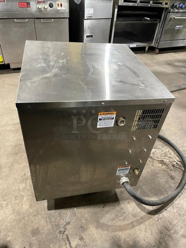 AccuTemp Evolution Series Commercial Stainless Steel Electric Powered Countertop Boilerless 6 Pan Convection Steamer! With Built In Pan Holding Rack! Model: E62083E15000250 SN: 50531! 208V 3 Phase! On Legs! Working When Removed! - Image 4 of 8