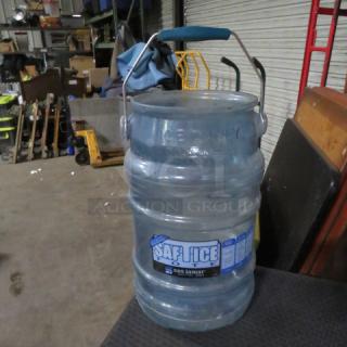 One San Jamar Saf T Ice Bucket.