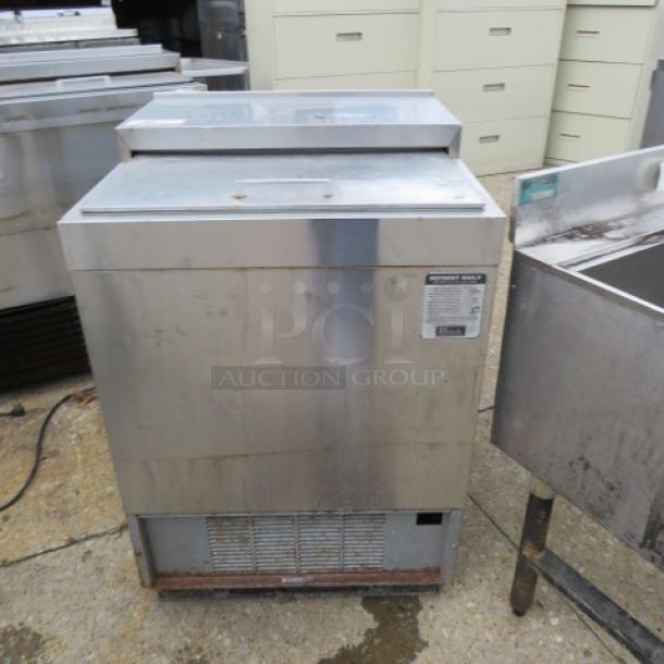 One Stainless Steel Perlick 1 Door Bottle Box. Model# 8340UL. 115 Volt. 24X25X34 - Image 1 of 1