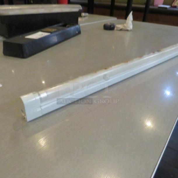 Underbar Light. 3XBID - Image 2 of 2