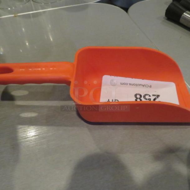 One Poly Scoop. - Image 1 of 1
