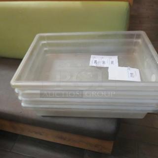 One Cambro 8.75 Gallon Food Storage Container.