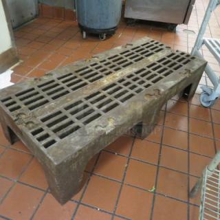 One Cambro Poly Dunnage Rack.  48X21X12