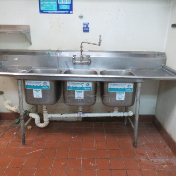 One Stainless Steel 3 Compartment Sink With R/L Drain Boards, Faucet And Back Splash. 90X25.5X44.5 - Image 1 of 2