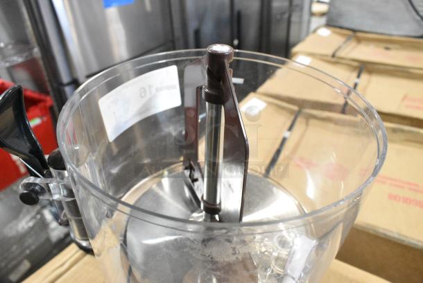 BRAND NEW SCRATCH AND DENT! Winco 21011 Benchmark 5 Qt. Hot Beverage/Topping Dispenser. 120 Volts, 1 Phase. Tested and Working! - Image 3 of 6