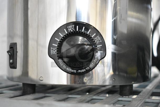 BRAND NEW SCRATCH AND DENT! Server FSP Stainless Steel Commercial Countertop Topping Warmer w/ Pump. 120 Volts, 1 Phase. Tested and Working! - Image 3 of 7