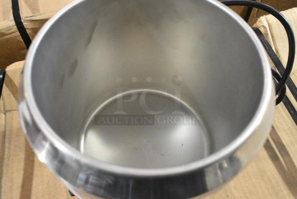 BRAND NEW SCRATCH AND DENT! Server FSP Stainless Steel Commercial Countertop Topping Warmer w/ Pump. 120 Volts, 1 Phase. Tested and Working! - Image 5 of 7