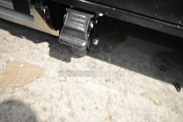 BRAND NEW SCRATCH AND DENT! Avantco 193GD4C15HCB Metal Commercial Single Door Reach In Cooler Merchandiser on Commercial Casters. See Pictures for Broken Glass Door. 115 Volts, 1 Phase. Tested and Working! - Image 5 of 8
