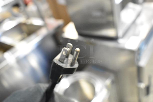 APW Wyott W-3Vi Stainless Steel Commercial Countertop Food Warmer. 120 Volts, 1 Phase. Tested and Working! - Image 4 of 4