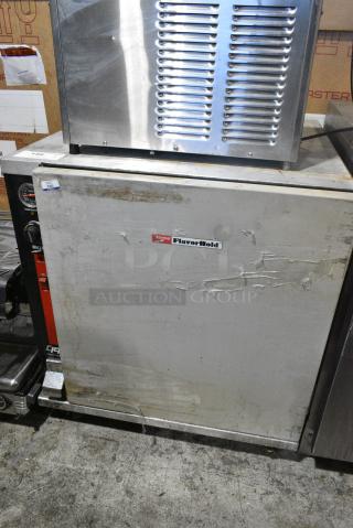 Metro FlavorHold C190 Metal Commercial Heated Holding Cabinet w/ Commercial Casters. 120 Volts, 1 Phase. Tested and Working!