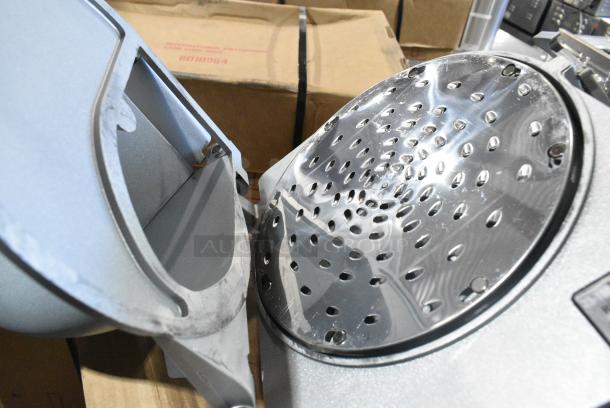 BRAND NEW SCRATCH AND DENT! Metal Commercial Pelican Head w/ Grating Blade. - Image 3 of 3