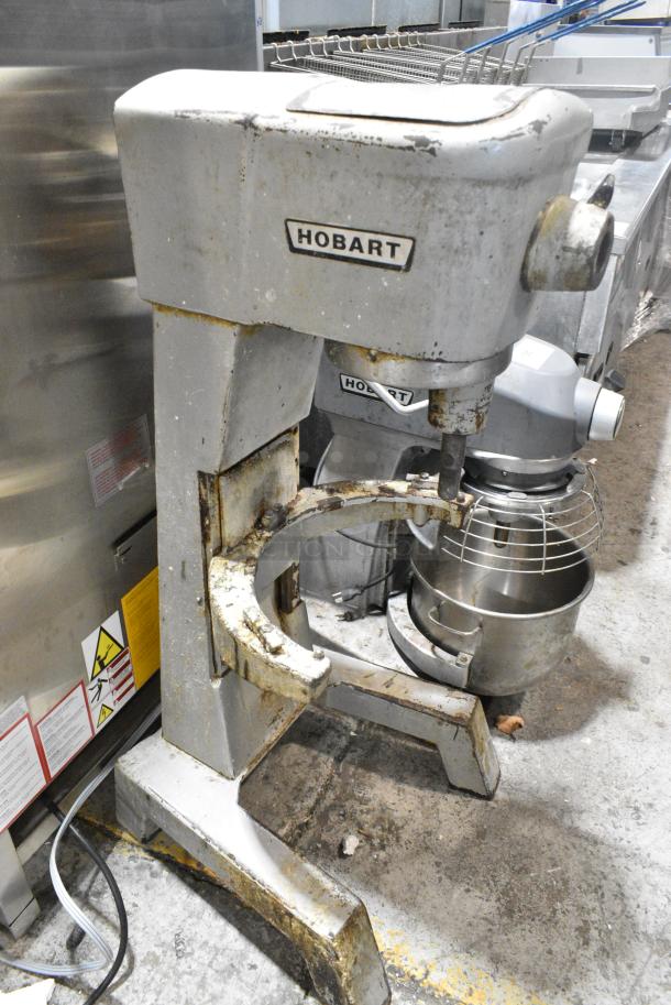 Hobart D-300 Metal Commercial Floor Style 30 Quart Planetary Dough Mixer. 115 Volts, 1 Phase. Tested and Working! - Image 2 of 6