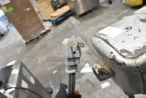 Hobart D-300 Metal Commercial Floor Style 30 Quart Planetary Dough Mixer. 115 Volts, 1 Phase. Tested and Working! - Image 6 of 6