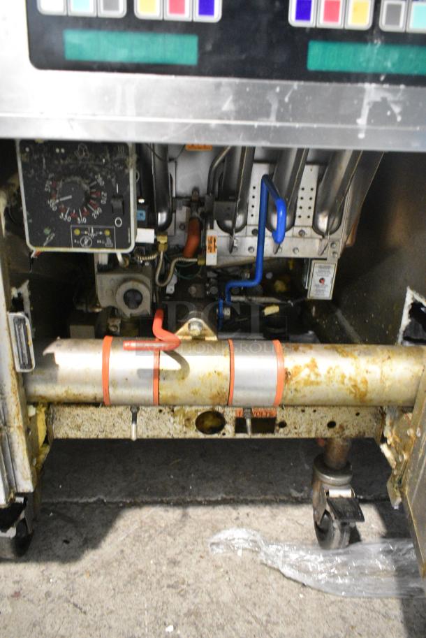 Pitco Frialator SSH60W Stainless Steel Commercial Floor Style Natural Gas Powered 4 Bay Deep Fat Fryer w/ 6 Metal Fry Baskets on Commercial Casters. 100,000 BTU. - Image 8 of 9