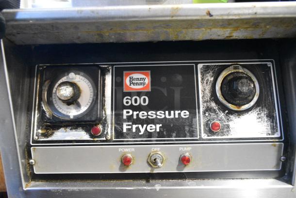 Henny Penny 600 Stainless Steel Commercial Floor Style Natural Gas Powered Pressure Fryer on Commercial Casters. 80,000 BTU. - Image 5 of 8