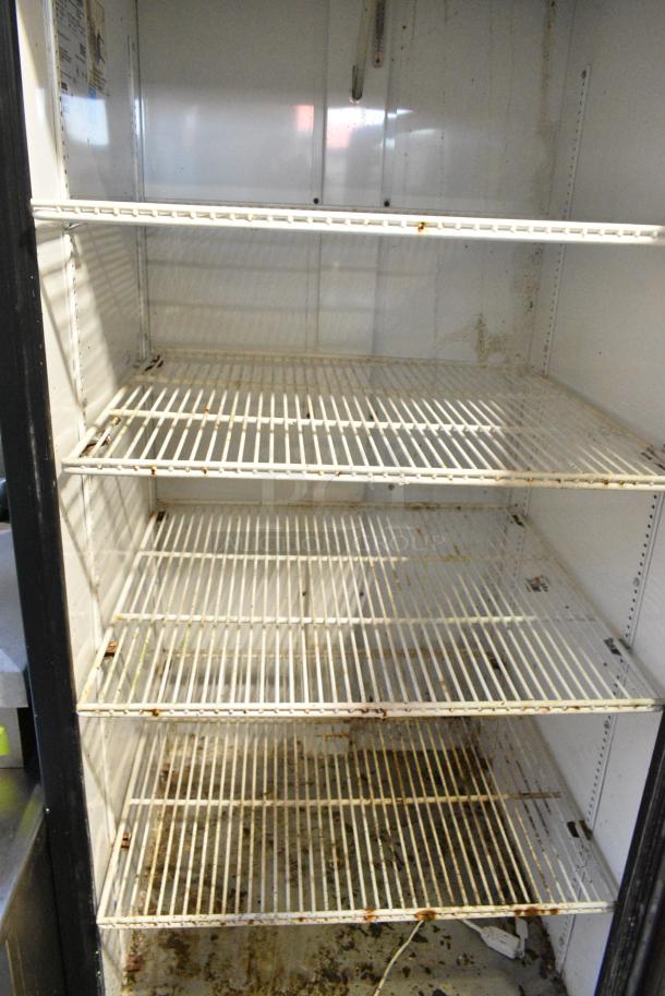 True GDM-26-LD Metal Commercial Single Door Reach In Cooler Merchandiser w/ Poly Coated Racks. 115 Volts, 1 Phase. Tested and Powers On But Does Not Get Cold - Image 2 of 4