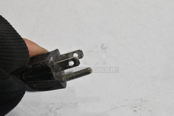 Hotpoint HCM7SM AWW Metal Chest Freezer. 115 Volts, 1 Phase. Tested and Working! - Image 4 of 4