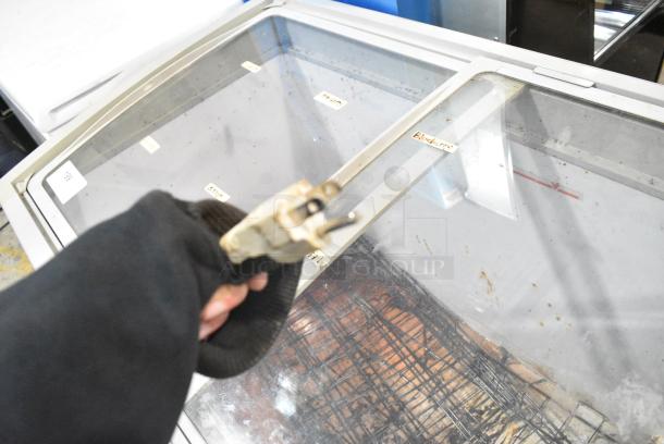 XS366Y Metal Chest Freezer Merchandiser. 115 Volts, 1 Phase. Tested and Working! - Image 3 of 4