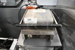 Star GX10IG Metal Commercial Countertop Panini Press. 115 Volts, 1 Phase. Tested and Working!