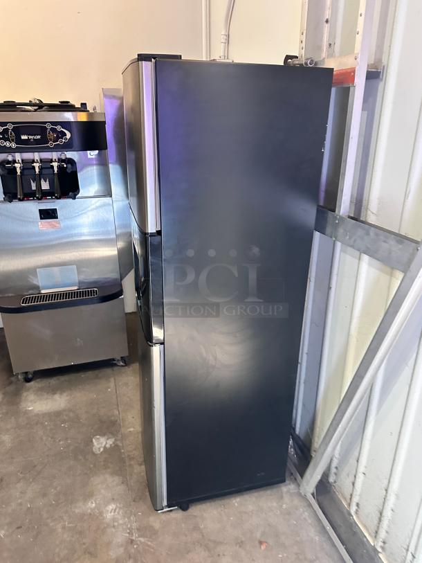 New Crystal Mountain CMFIWD001 Water Dispenser  Cooler With Ice Machine 115volt Tested and Working! - Image 7 of 10