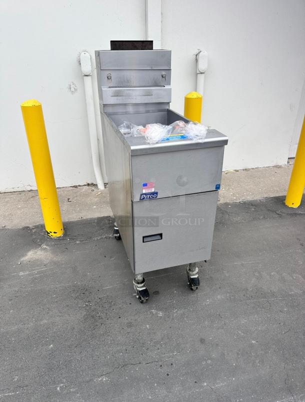 Barely Used Pitco® VF35S  Gas  35 lb. Stainless Steel Floor Fryer - 70,000 BTU Tested and Working! - Image 1 of 12