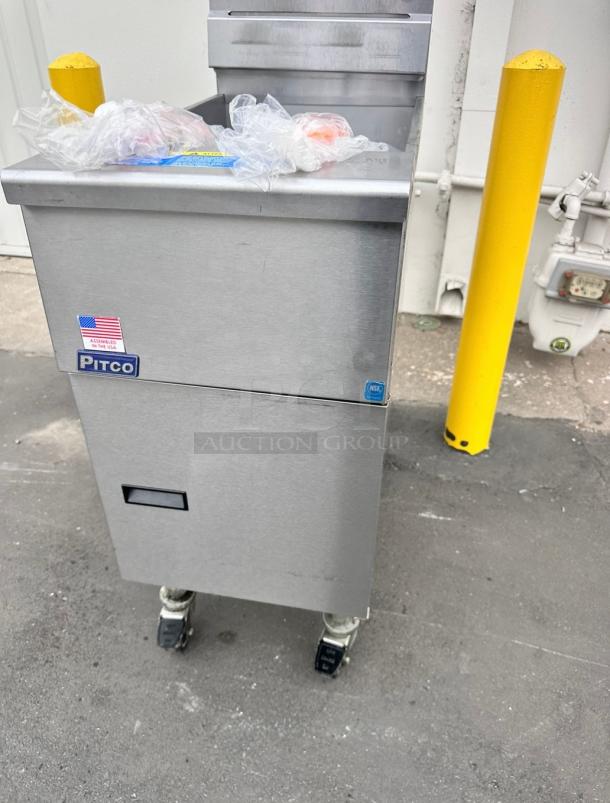 Barely Used Pitco® VF35S  Gas  35 lb. Stainless Steel Floor Fryer - 70,000 BTU Tested and Working! - Image 2 of 12