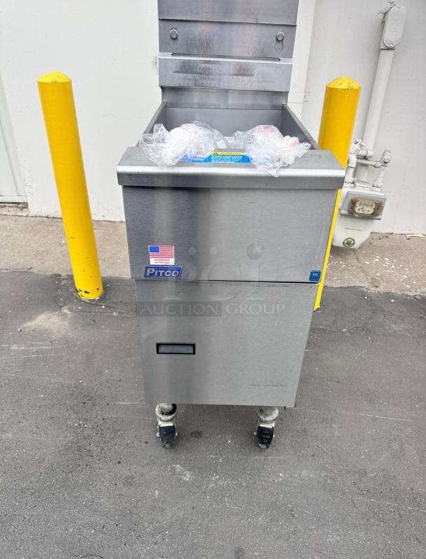 Barely Used Pitco® VF35S  Gas  35 lb. Stainless Steel Floor Fryer - 70,000 BTU Tested and Working! - Image 3 of 12