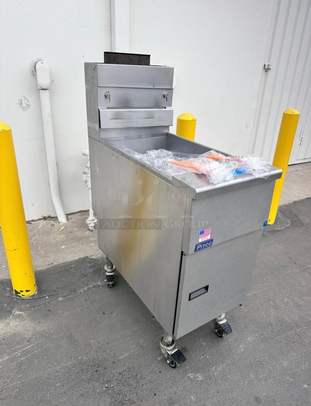 Barely Used Pitco® VF35S  Gas  35 lb. Stainless Steel Floor Fryer - 70,000 BTU Tested and Working! - Image 4 of 12