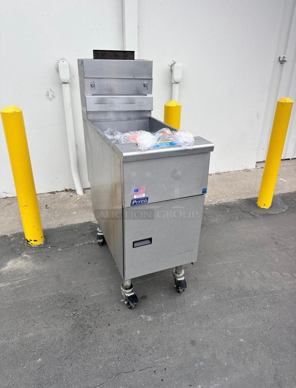 Barely Used Pitco® VF35S  Gas  35 lb. Stainless Steel Floor Fryer - 70,000 BTU Tested and Working! - Image 6 of 12