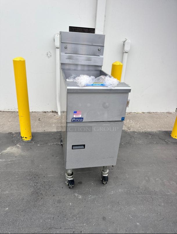 Barely Used Pitco® VF35S  Gas  35 lb. Stainless Steel Floor Fryer - 70,000 BTU Tested and Working! - Image 7 of 12