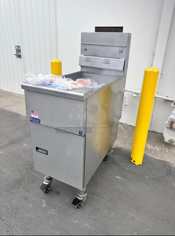 Barely Used Pitco® VF35S  Gas  35 lb. Stainless Steel Floor Fryer - 70,000 BTU Tested and Working! - Image 10 of 12