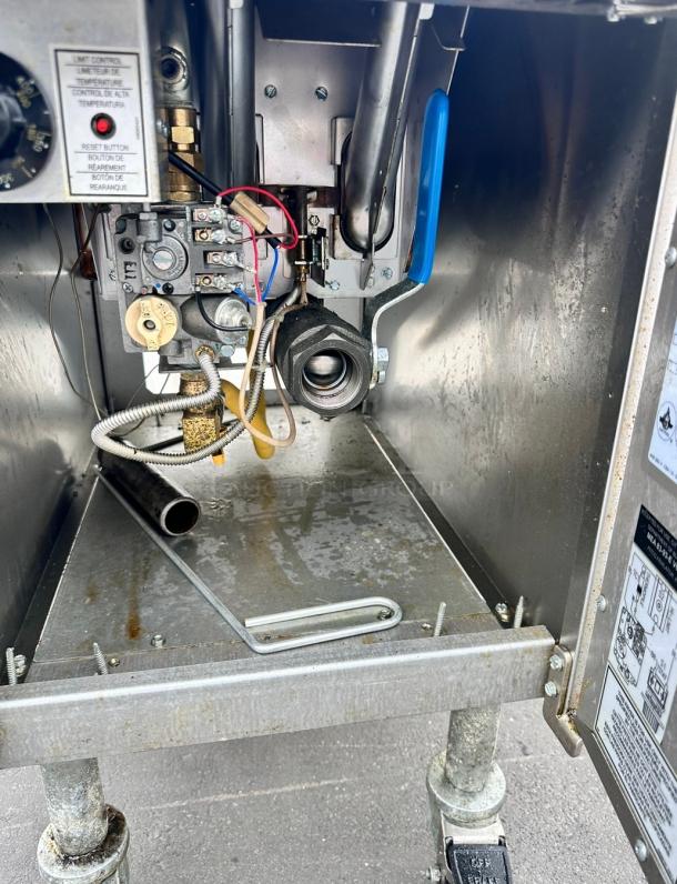 Barely Used Pitco® VF35S  Gas  35 lb. Stainless Steel Floor Fryer - 70,000 BTU Tested and Working! - Image 11 of 12