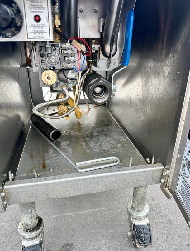 Barely Used Pitco® VF35S  Gas  35 lb. Stainless Steel Floor Fryer - 70,000 BTU Tested and Working! - Image 12 of 12