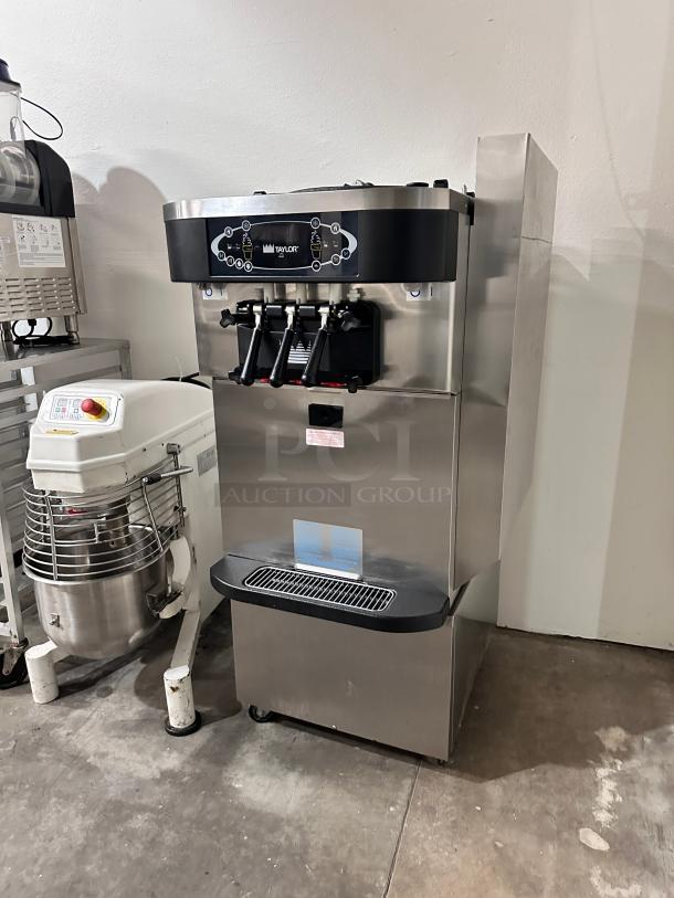 Excellent Taylor C723-27 Commercial Ice Cream Maker Three Flavors  220volt Tested and Working! - Image 4 of 8