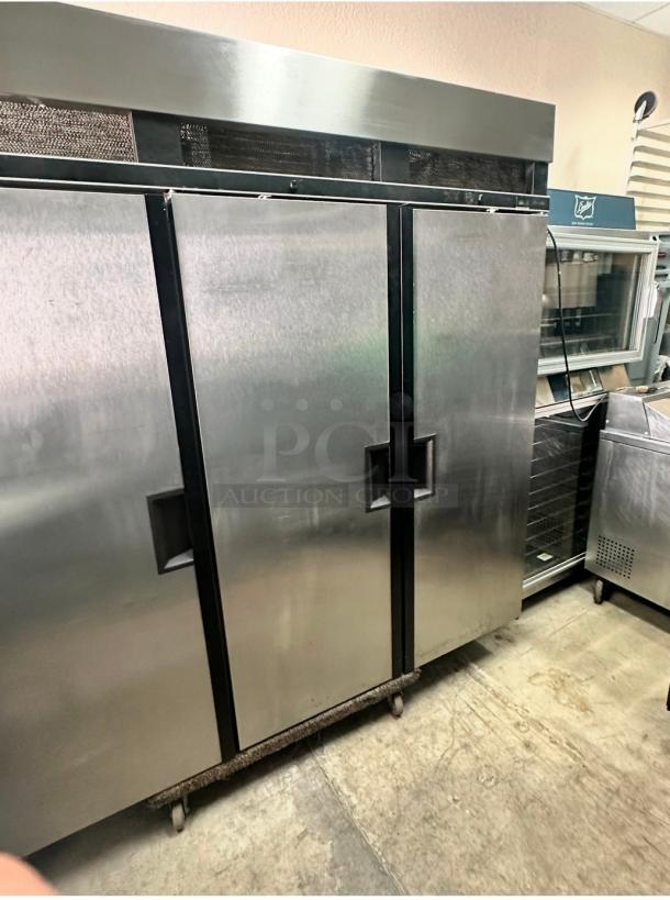 Excellent Manitowoc Commercial 3 Door Refrigerator 115volt Tested and Working! - Image 3 of 9