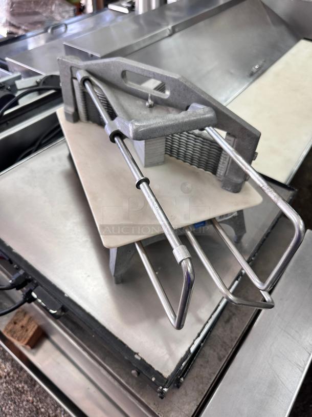 Excellent Vollrath Redco 0643N Tomato Slicer - Tomato Pro 3/16" - Image 1 of 8