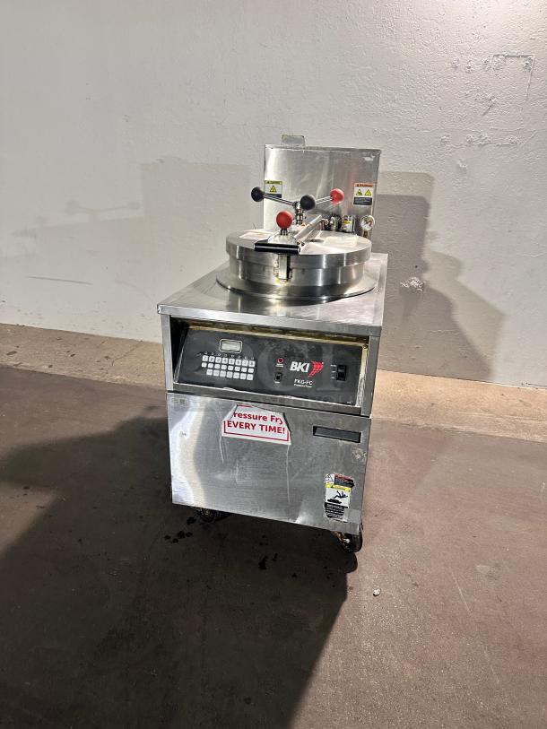 Excellent BKI FKG-FC 75 lb Natural Gas Pressure Fryer Tested and Working! - Image 1 of 9