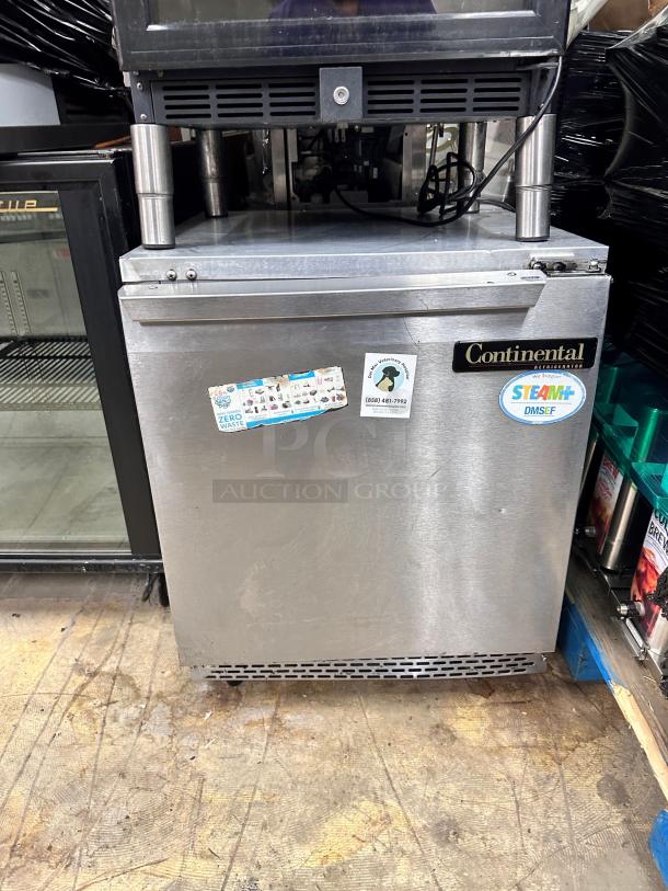 Great Continental UC27 7.4 Cu Ft Undercounter  Refrigerator 115volt Tested and Working! - Image 2 of 9